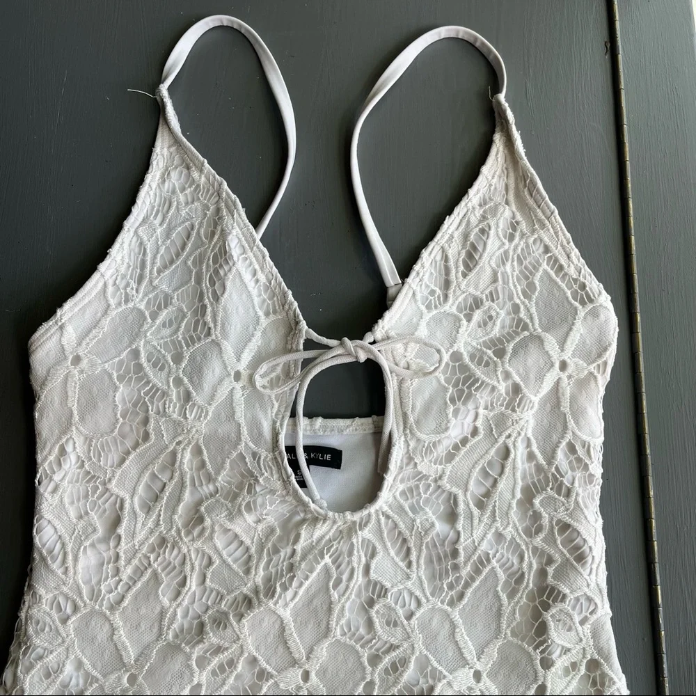 Kendall & Kylie white lace swimsuit - Picture 5 of 7